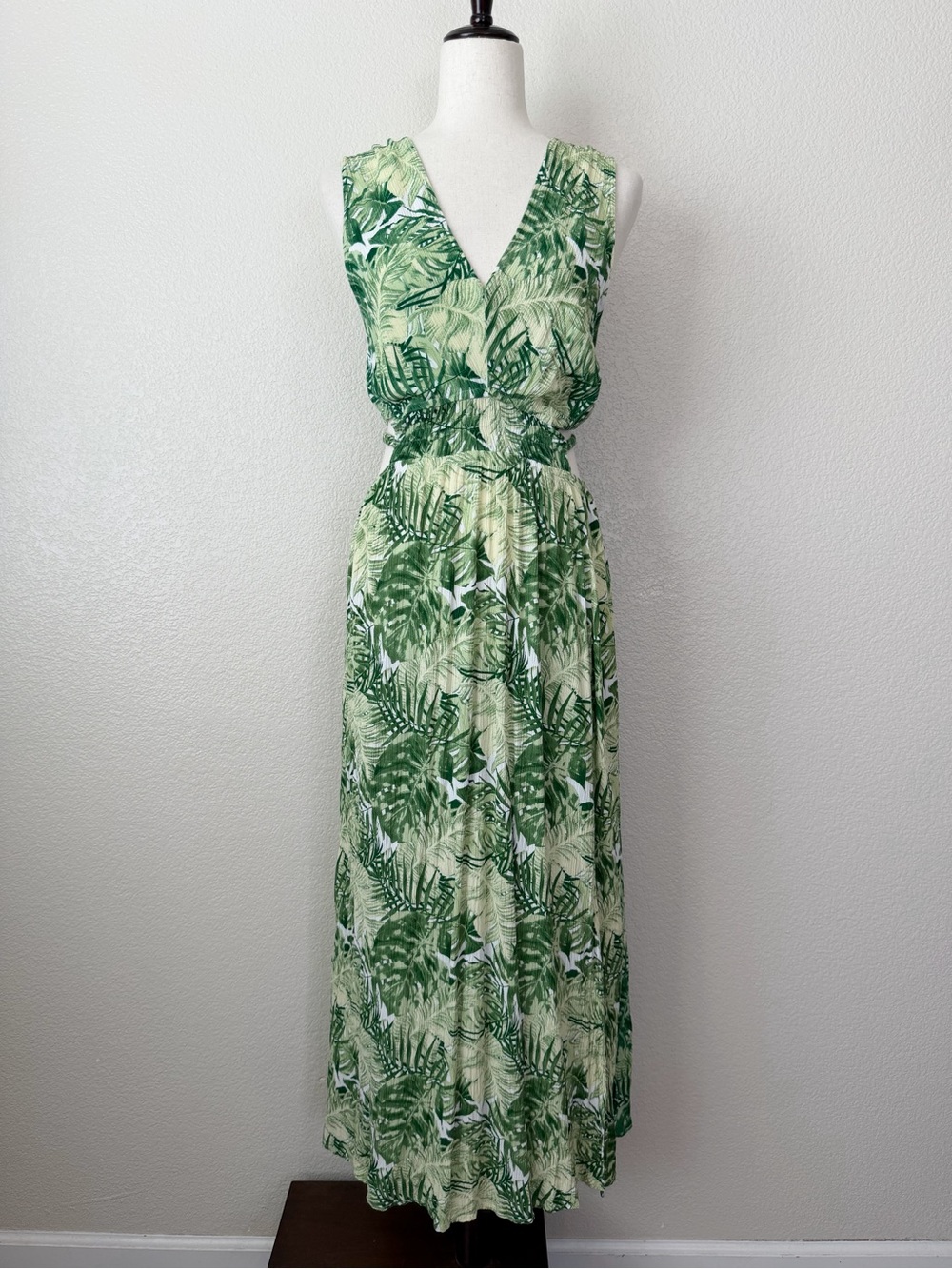 Justify Double V-neck Green Tropical Smocked Cut Out Waist Maxi Dress, Sz Large